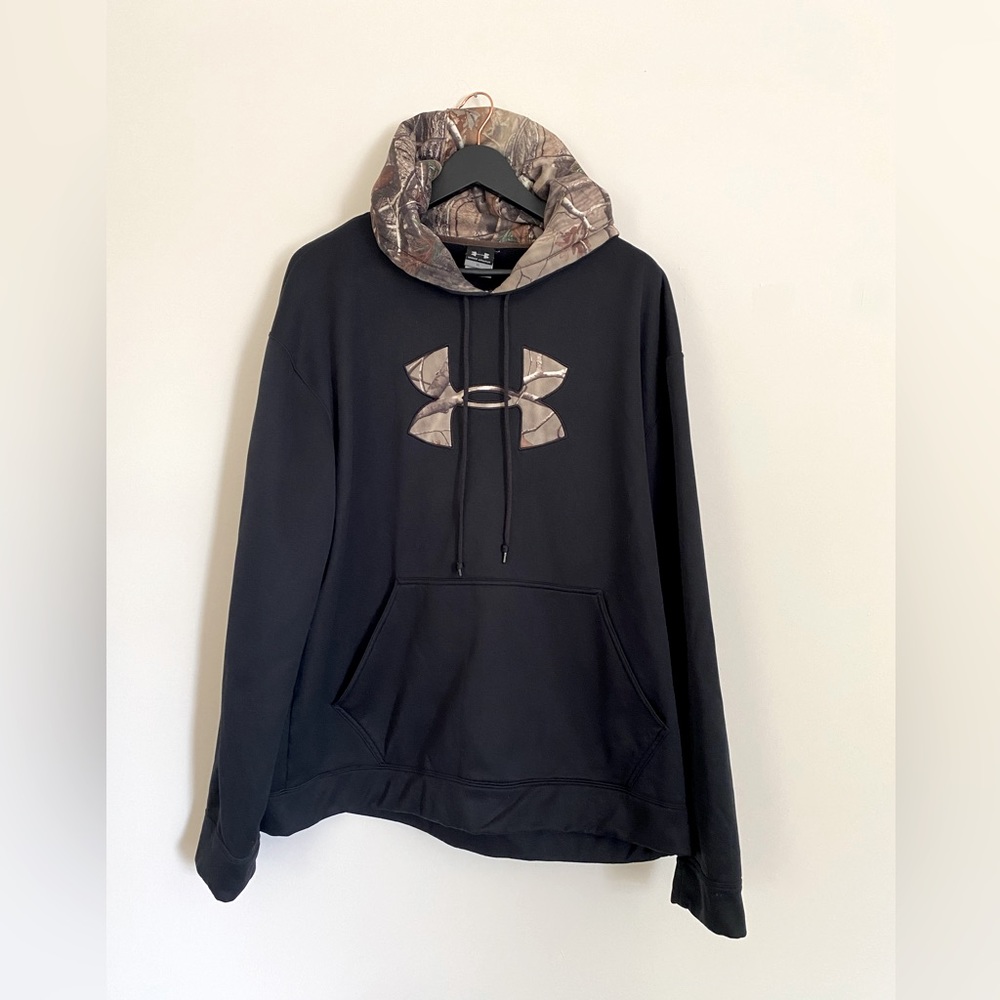 XL Under Armour Black & Camouflage Hoodie